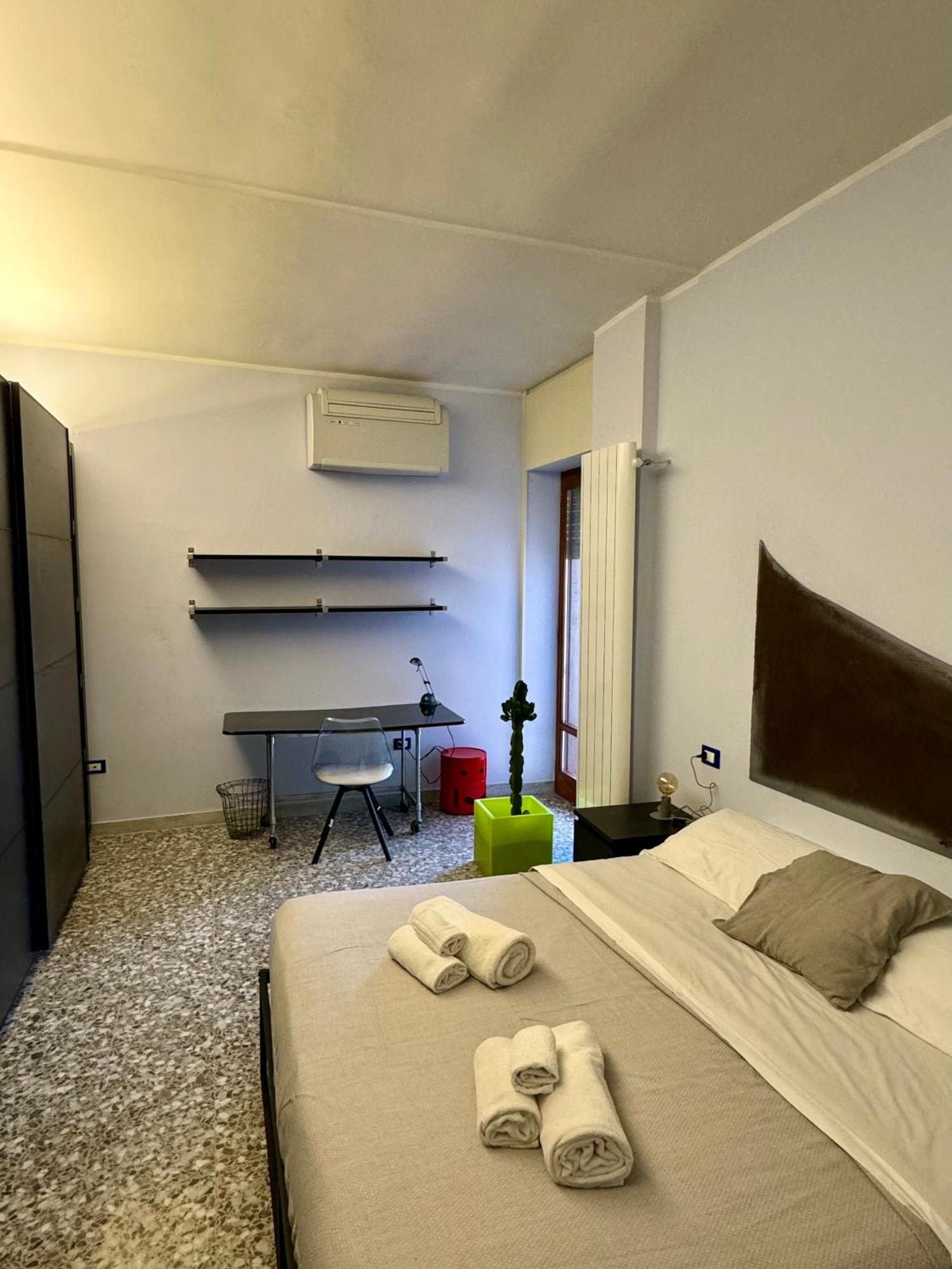 4 Balconi House- Appartamento Moderno A Lecce Esterno foto