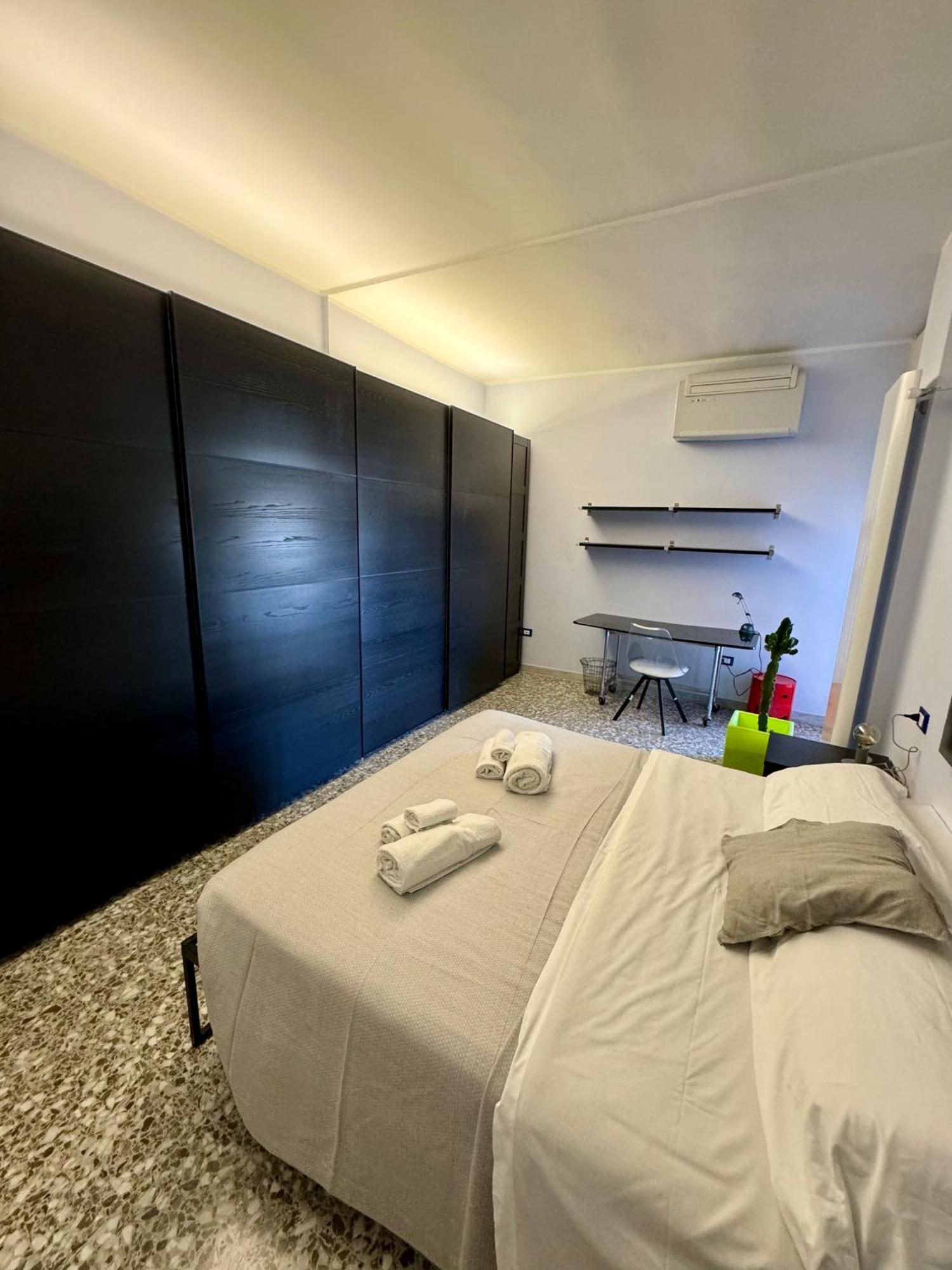 4 Balconi House- Appartamento Moderno A Lecce Esterno foto