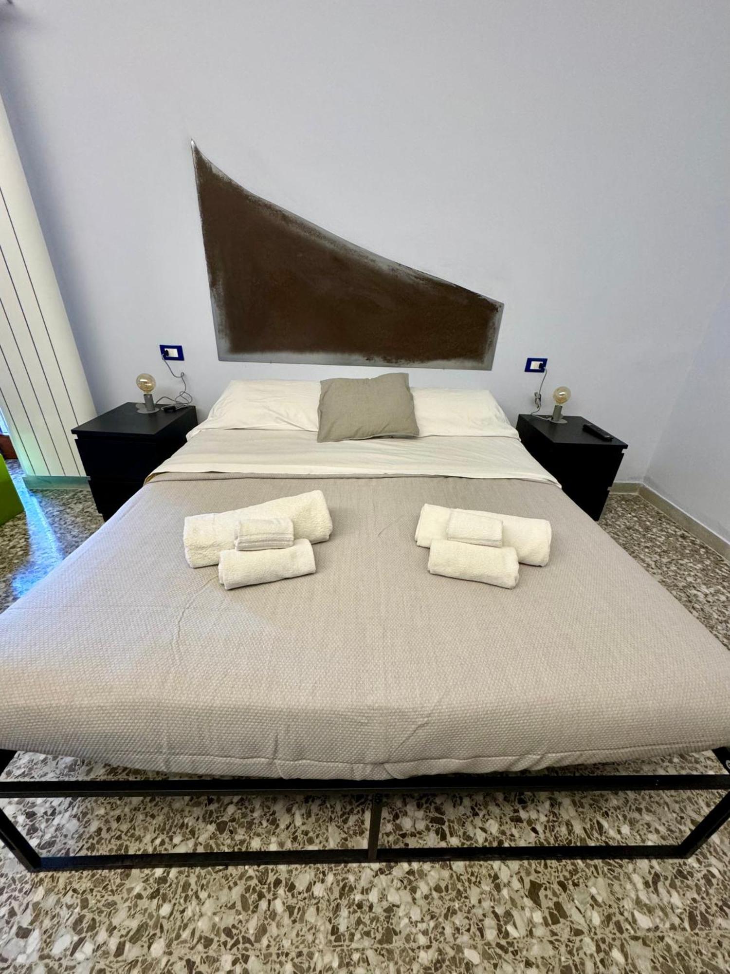 4 Balconi House- Appartamento Moderno A Lecce Esterno foto