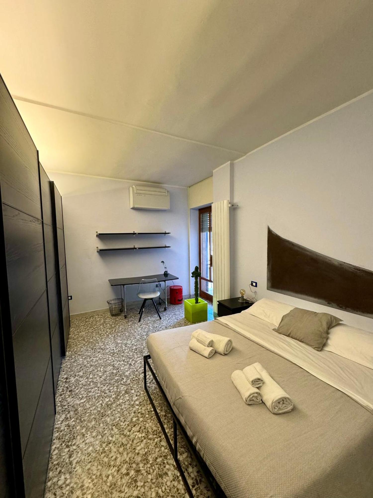 4 Balconi House- Appartamento Moderno A Lecce Esterno foto