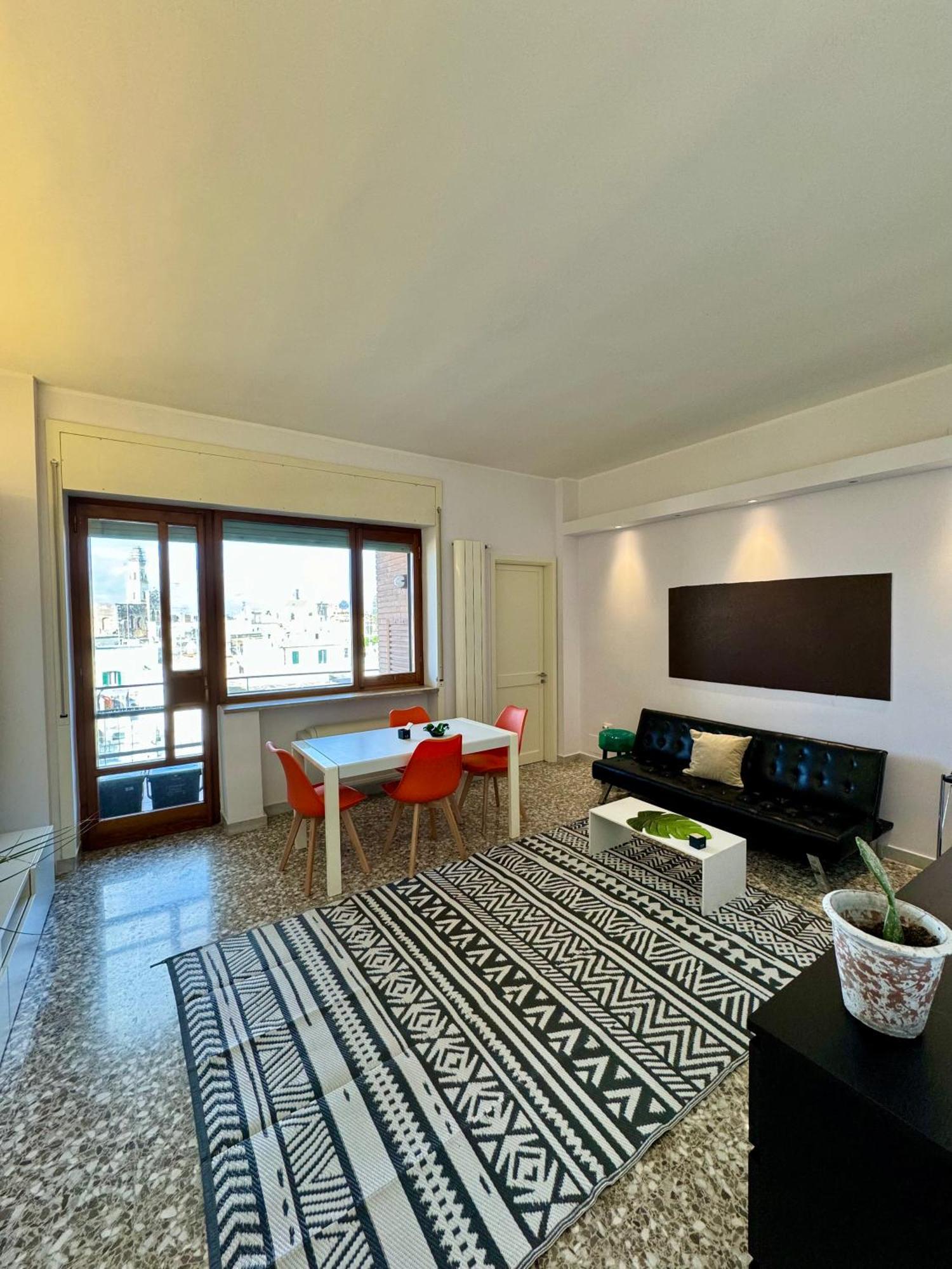 4 Balconi House- Appartamento Moderno A Lecce Esterno foto