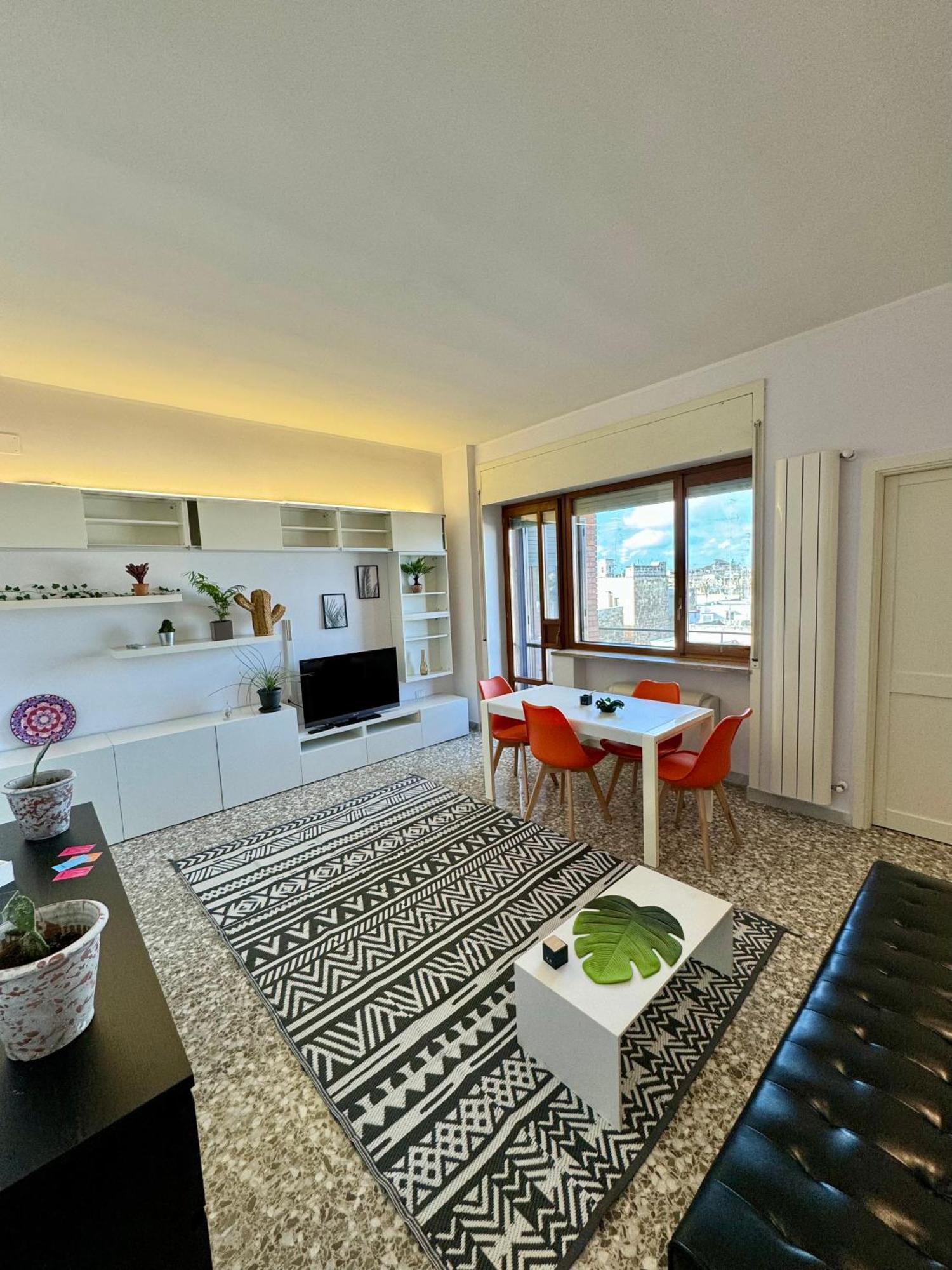 4 Balconi House- Appartamento Moderno A Lecce Esterno foto