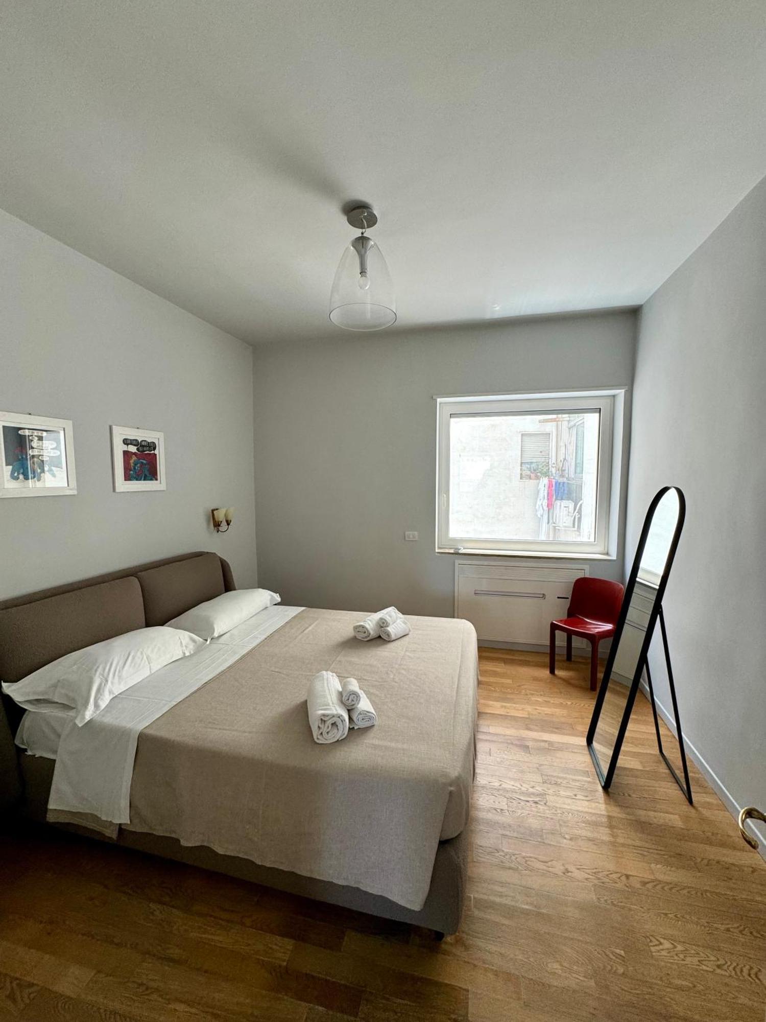 4 Balconi House- Appartamento Moderno A Lecce Esterno foto