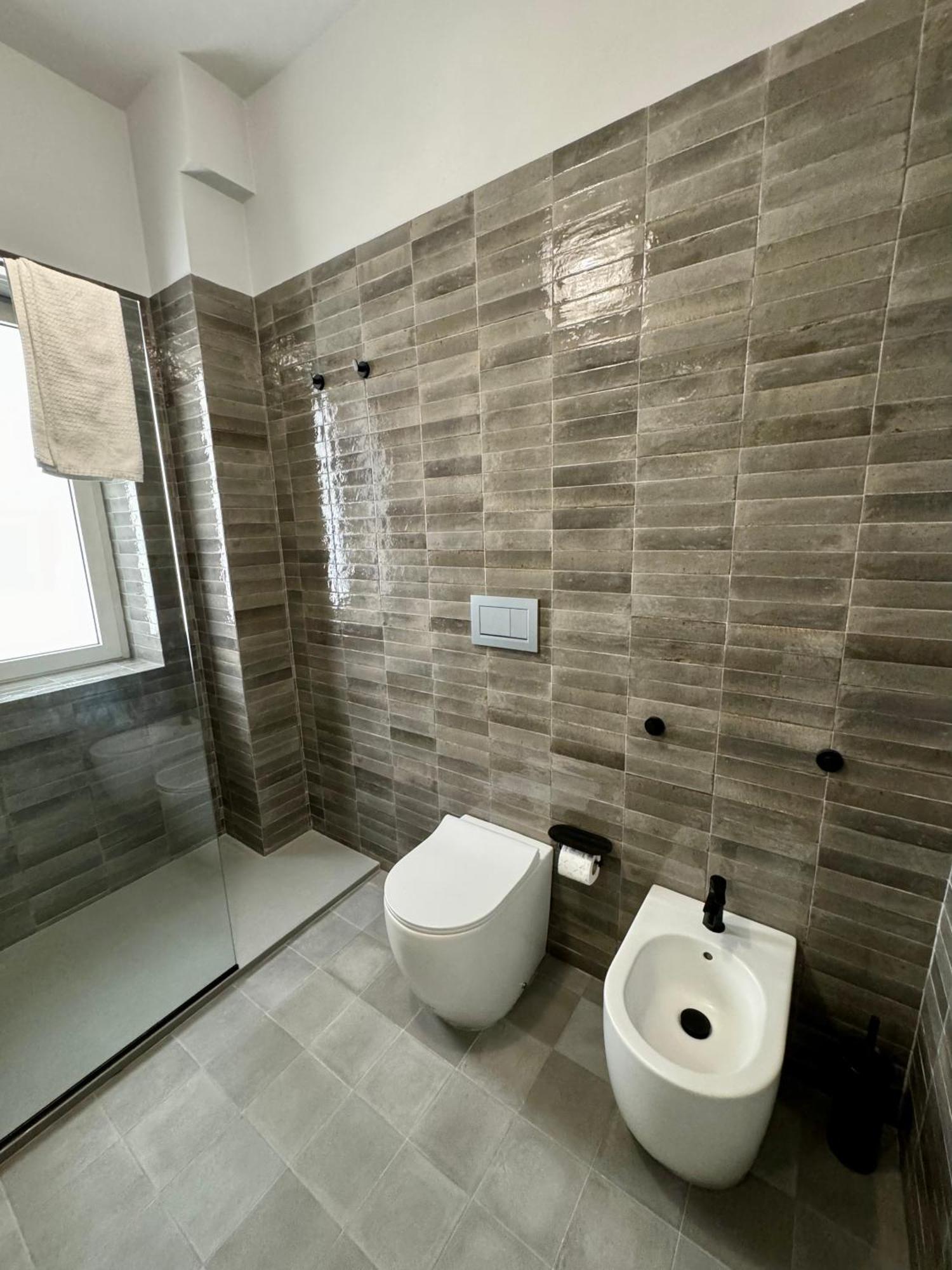4 Balconi House- Appartamento Moderno A Lecce Esterno foto